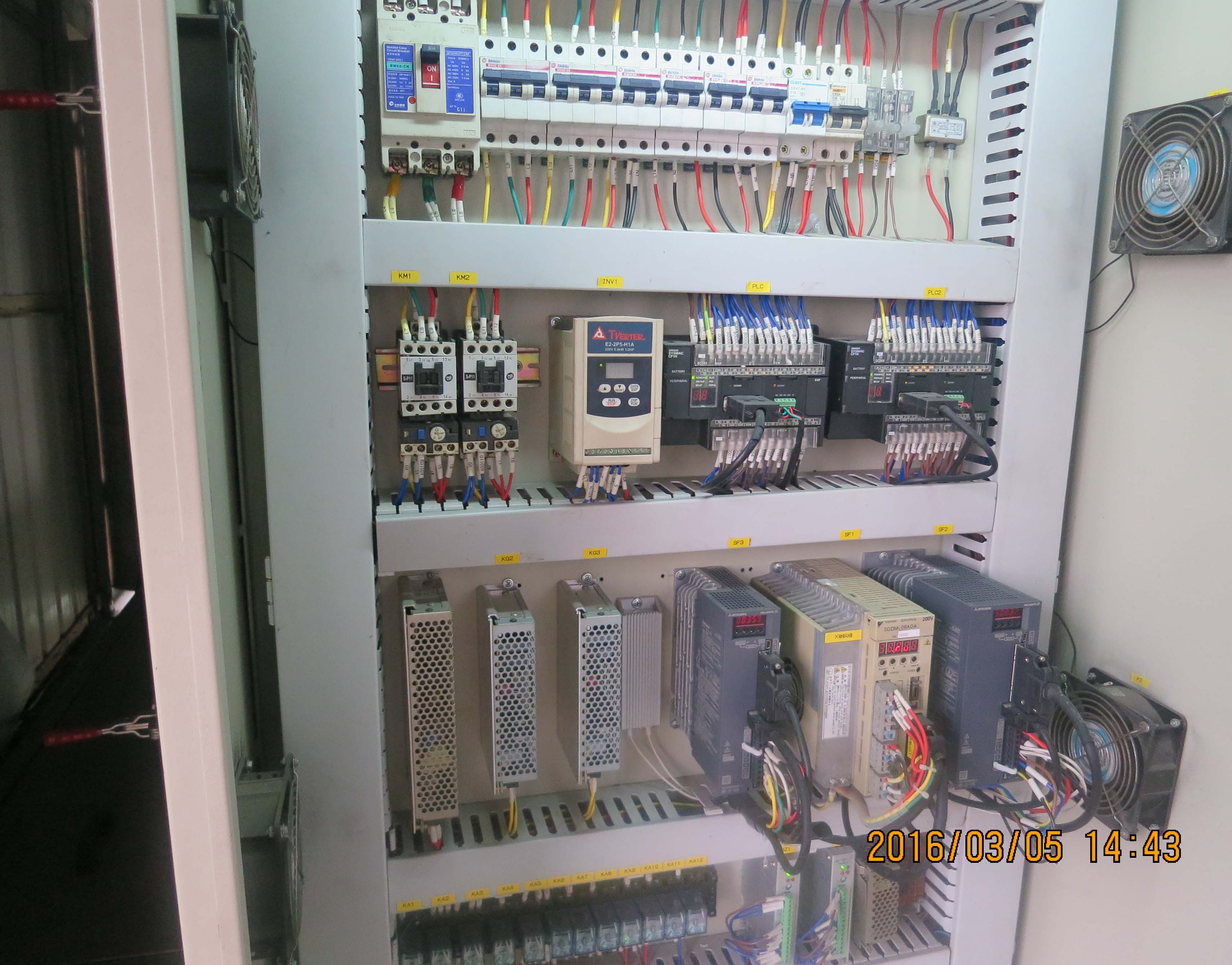 汽車(chē)尾翼機(jī)器人自動(dòng)噴涂線