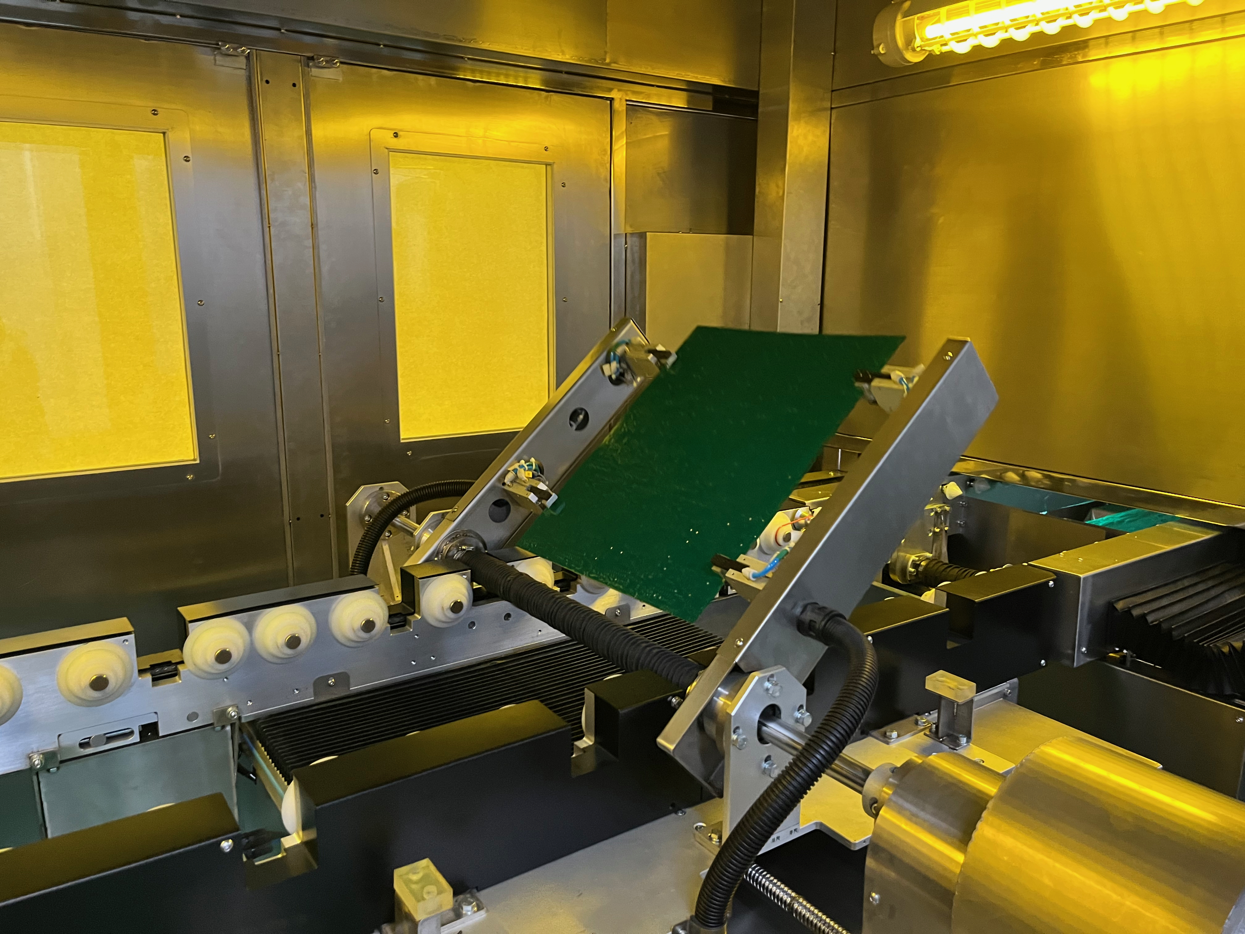 PCB生產(chǎn)流程常用自動(dòng)化設(shè)備及阻焊噴涂設(shè)備詳解